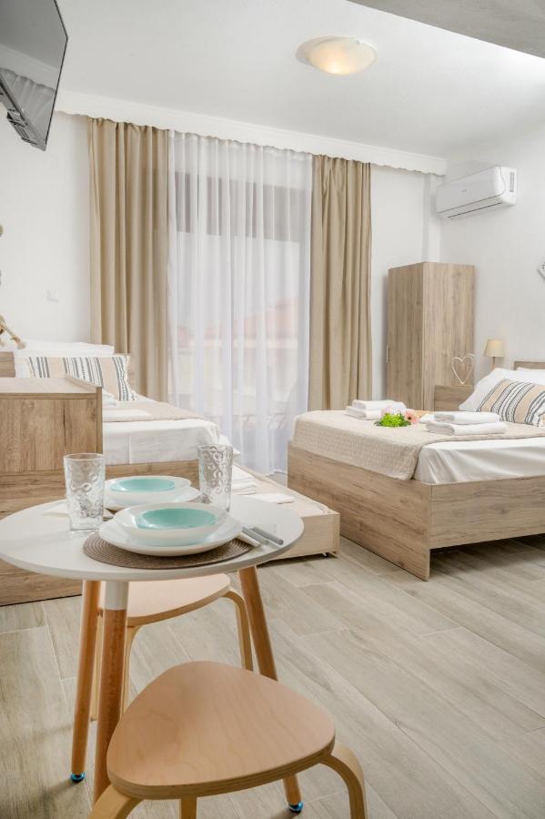Sand Rooms To Let Nea Roda Esterno foto